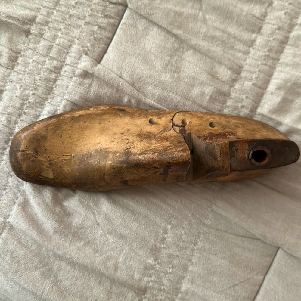 Wooden shoe form